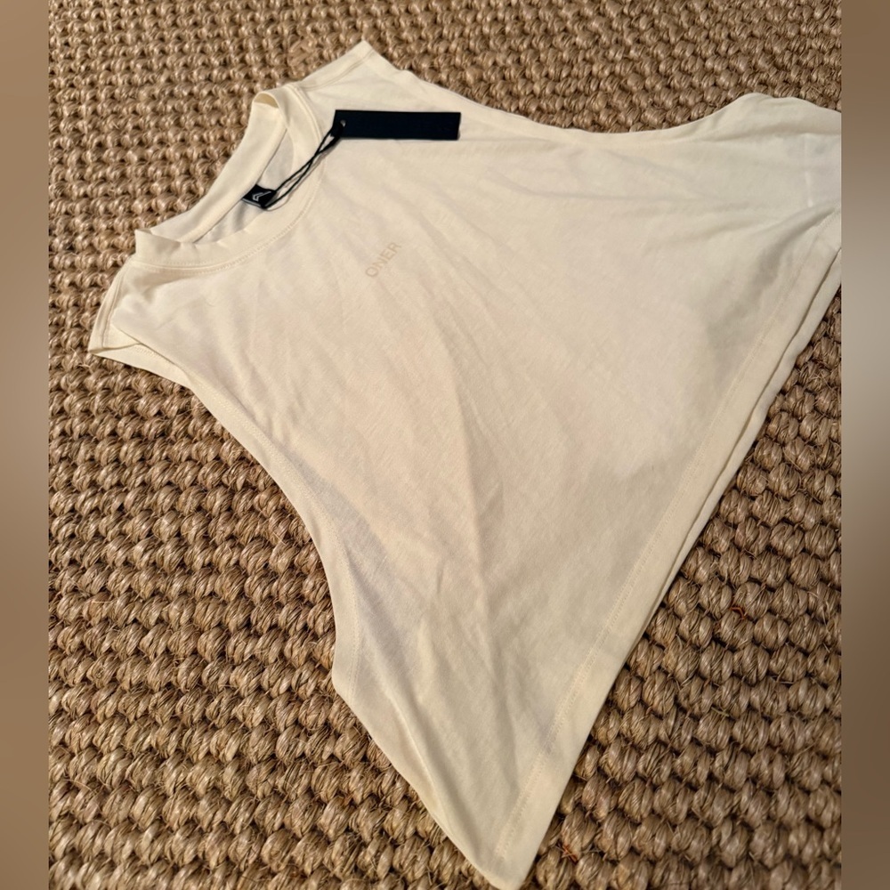 Oner Active NWT go to muscle crop tank in off white women’s size medium - Picture 4 of 13